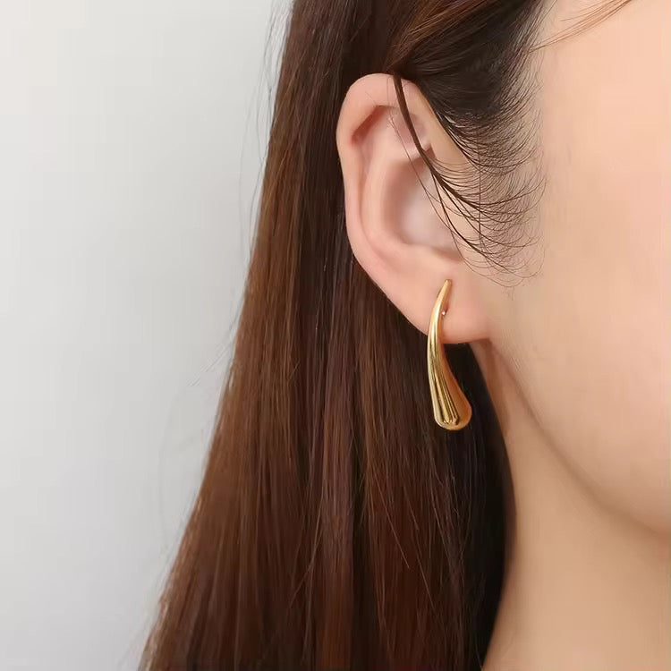 Curved Teardrop Earrings